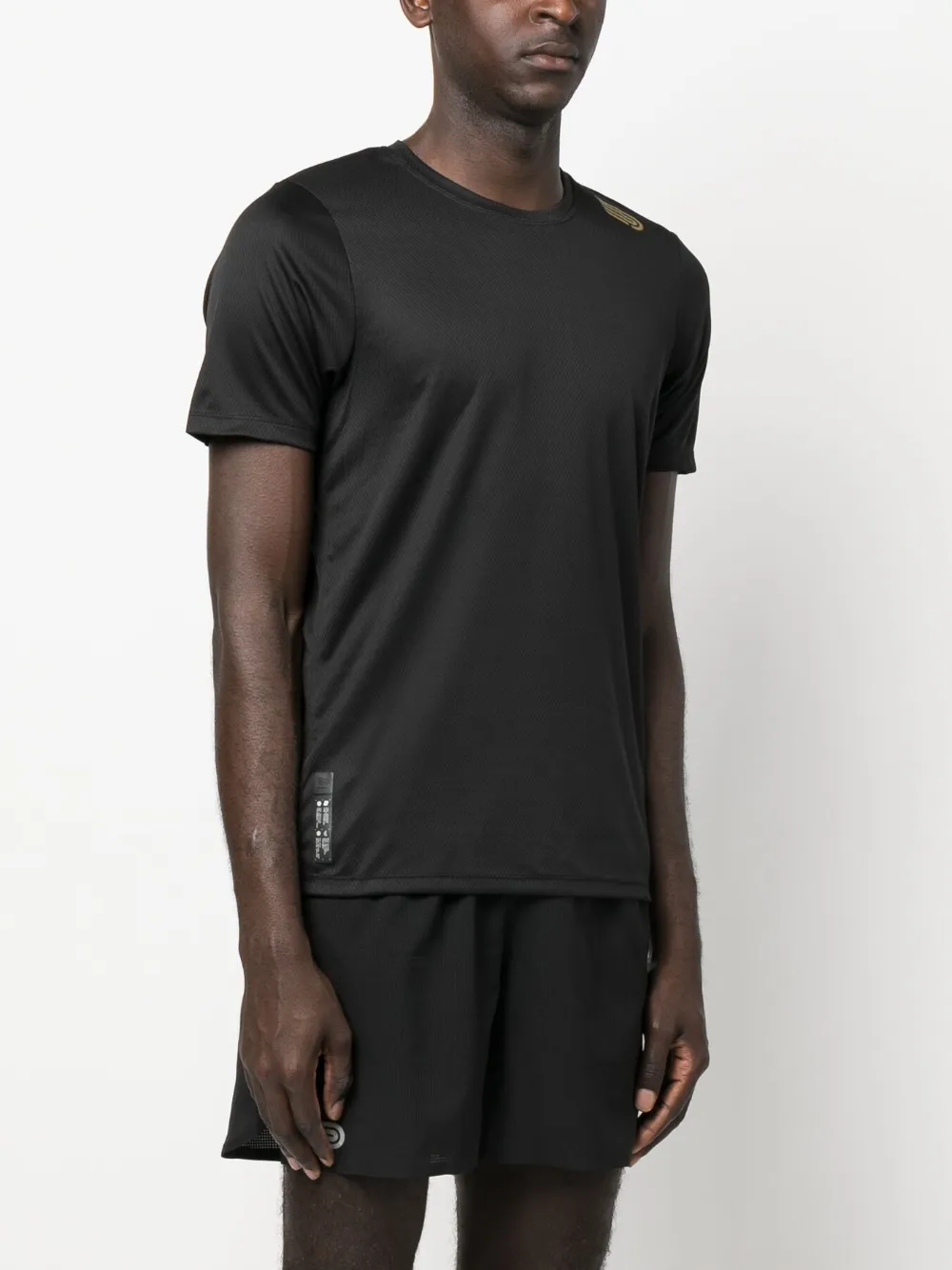 Pressio Arahi Short-sleeve T-shirt In Black
