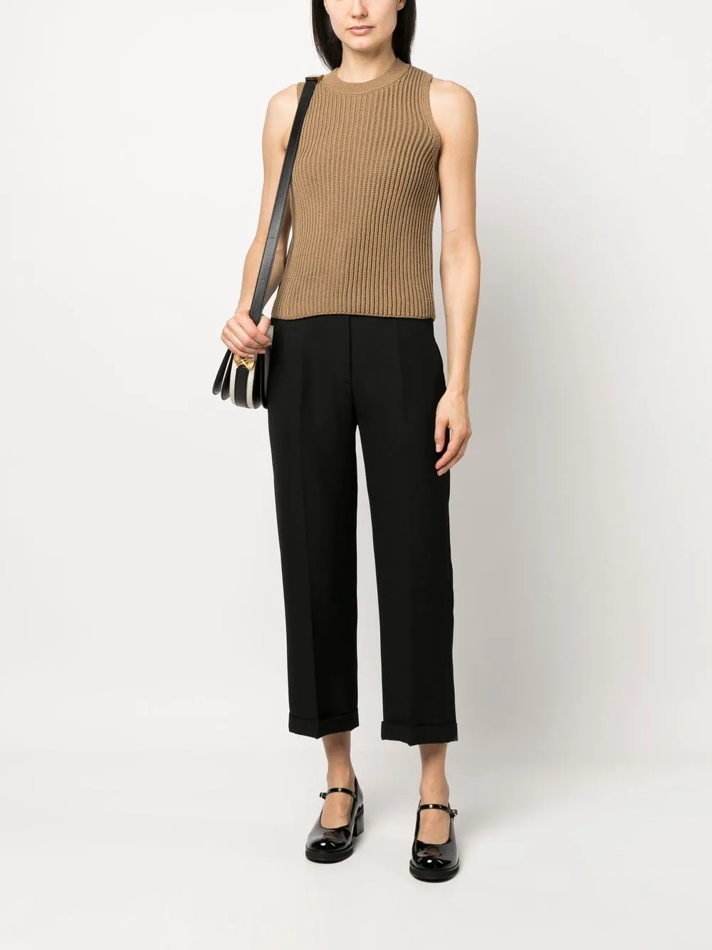 Closed Mouwloze top - Bruin