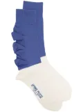 Homme Plissé Issey Miyake two-tone ruffle-trim socks - Blue