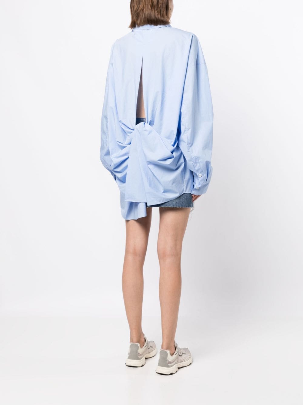 Shop Goen J Twisted-back Cotton Shirt In Blue