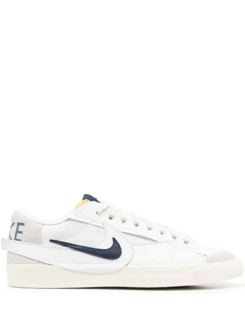 Nike low-top lace-up sneakers