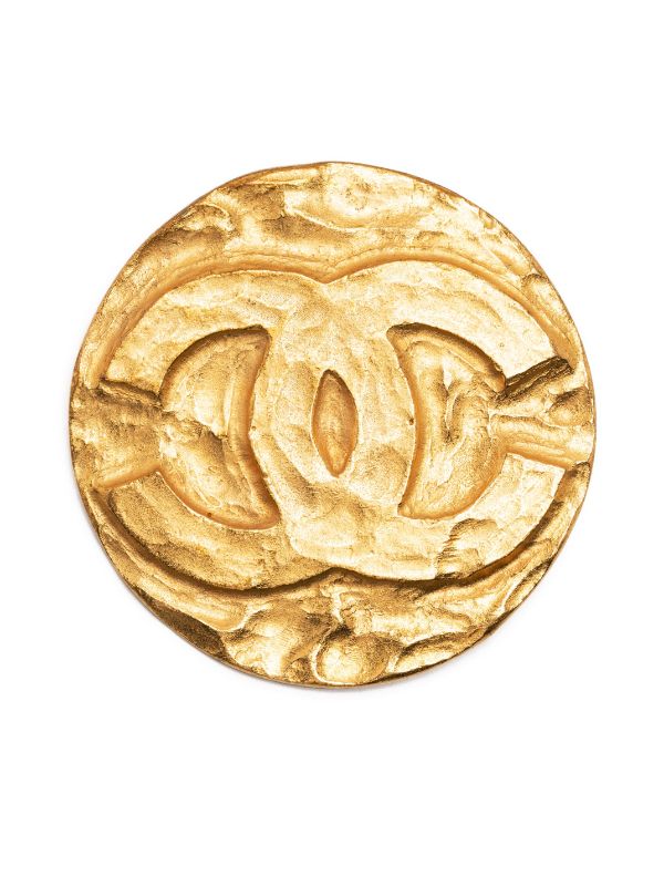 CHANEL Pre-Owned 1980s-1990s logo-engraved brooch, Gold