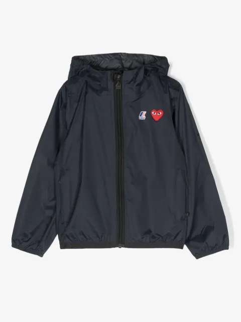 Comme Des Garçons Play Kids chamarra con capucha y parche del logo