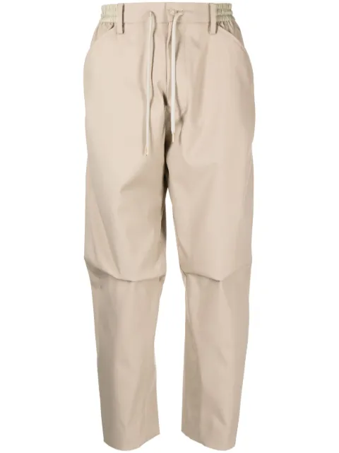 Fumito Ganryu pantalones tapered con cordones en la pretina