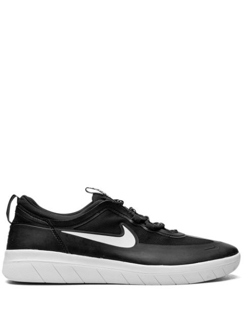 Nike Nyjah Free 2 SB "Black Black Black White" sneakers WOMEN