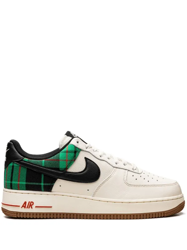 Nike Air Force 1 '07 sneakers in white and green