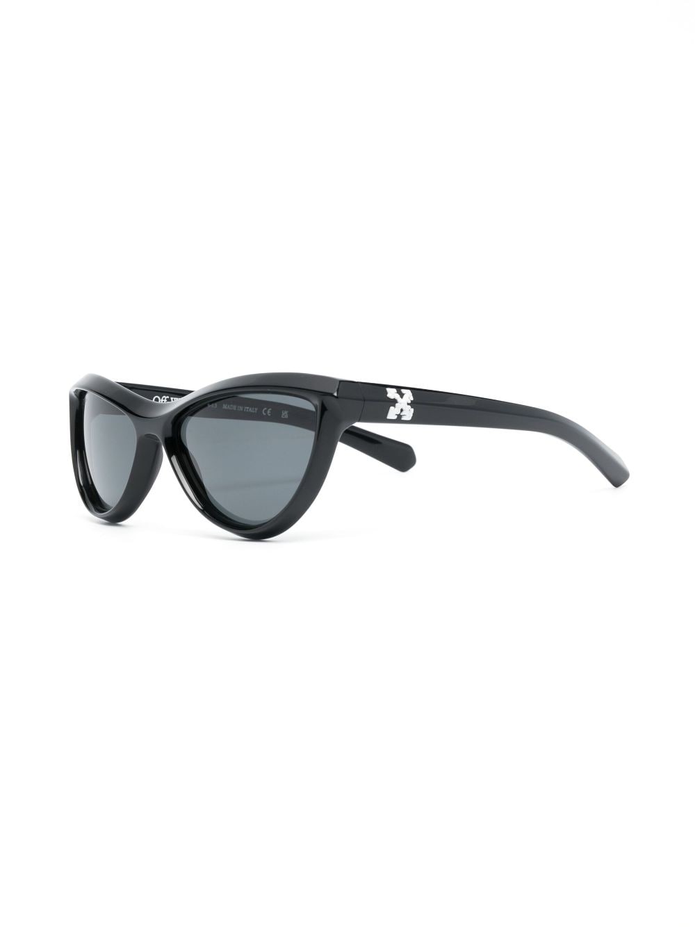 Shop Off-white Atlanta Cat-eye Sunglasses In Schwarz