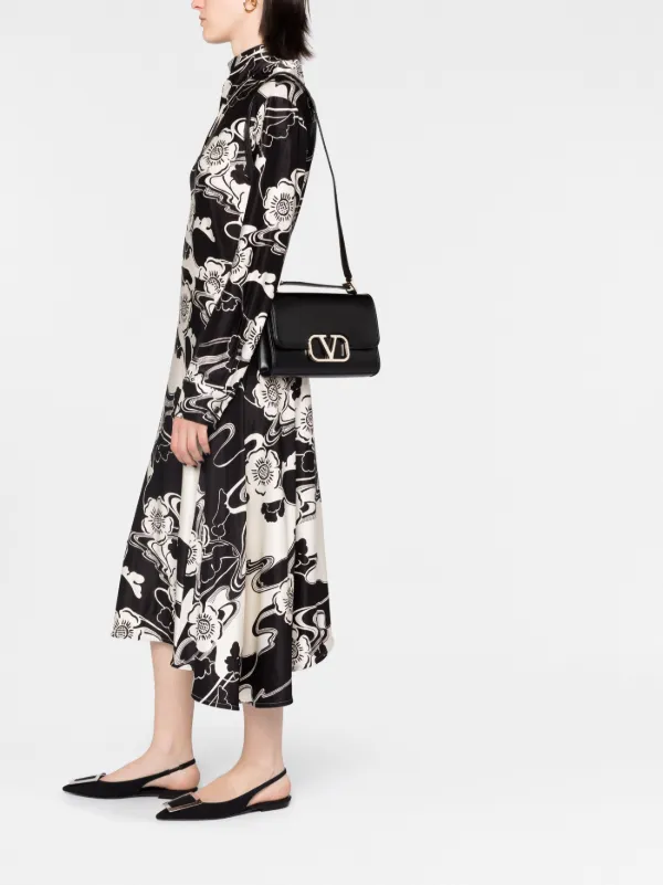 Valentino Garavani Vロゴ ショルダーバッグ | ブラック | FARFETCH JP