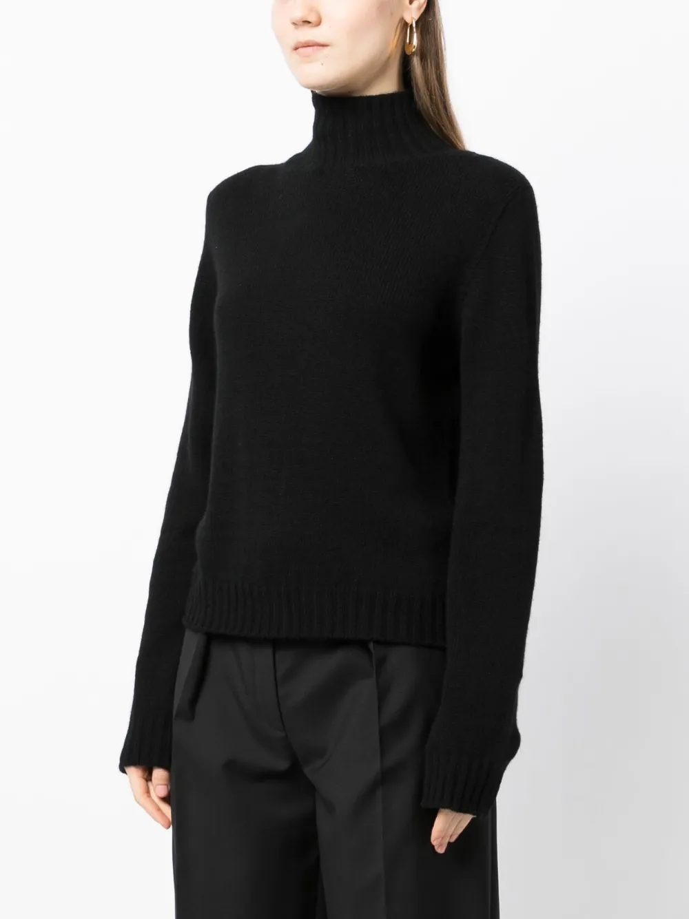 The Row Essentials Kensington Cashmere Turtleneck Sweater In Black