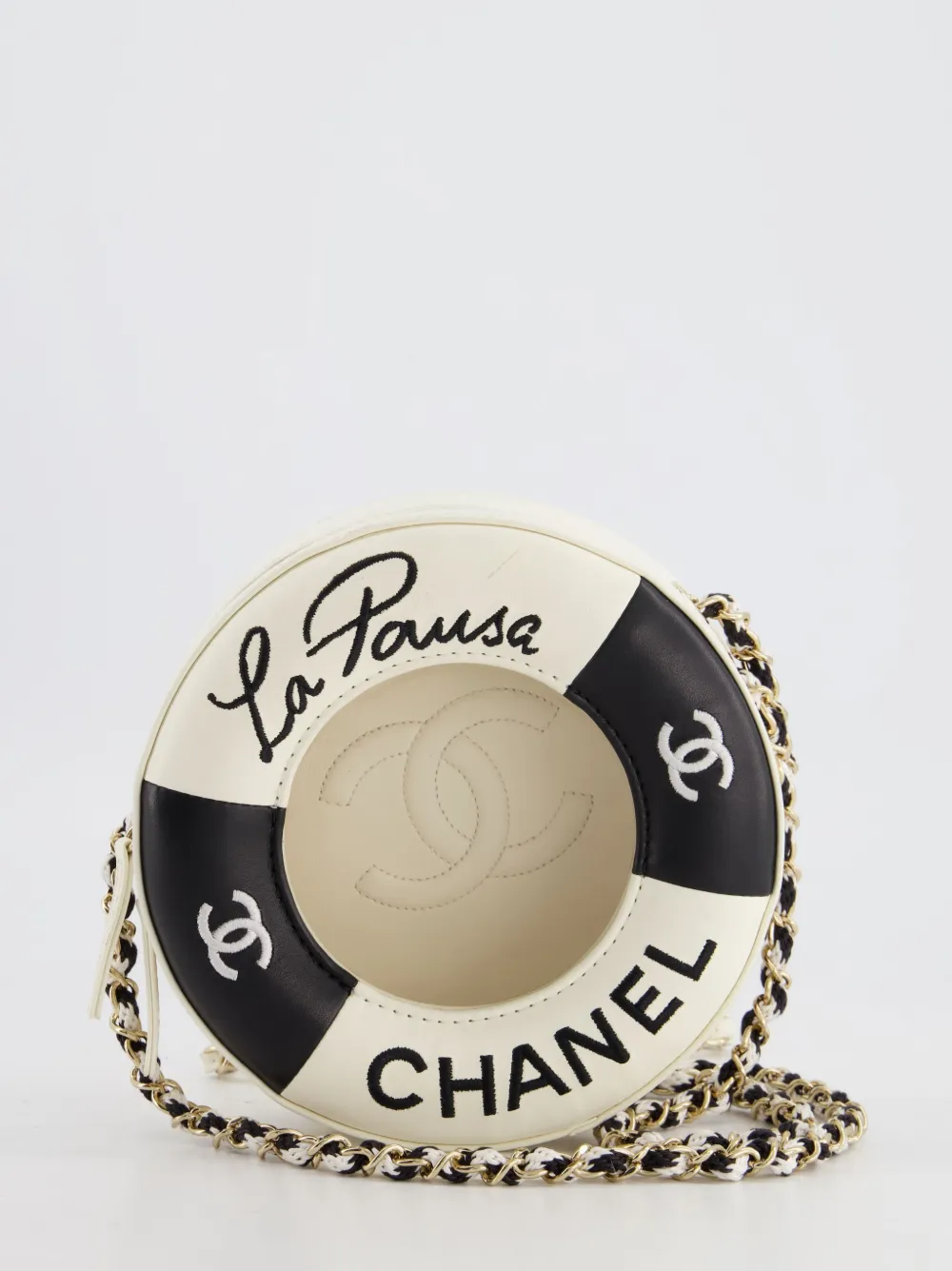 Pre-owned Chanel La Pausa Diamond-quilted Shoulder Bag In 白色