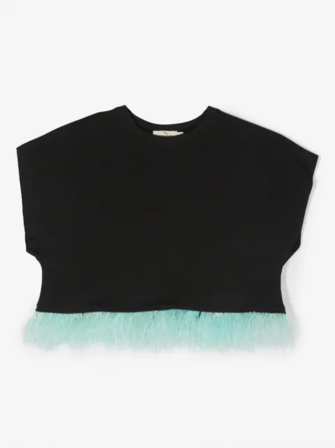 Andorine playera con detalles de pluma
