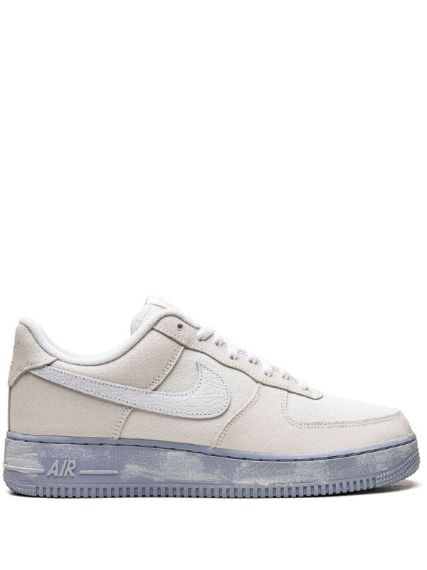 Nike: Off-White & Blue Air Force 1 '07 LV8 EMB Sneakers