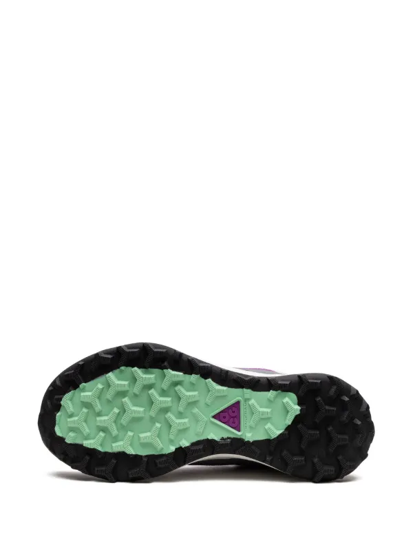 Nike ACG Lowcate スニーカー | グレー | FARFETCH JP