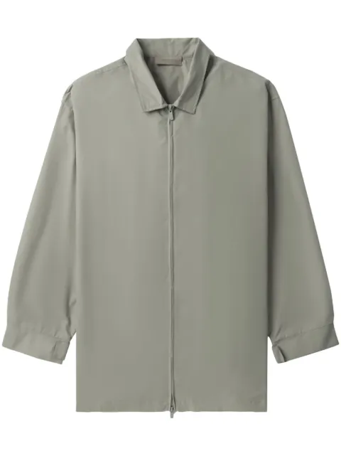 FEAR OF GOD ESSENTIALS chamarra con parche del logo