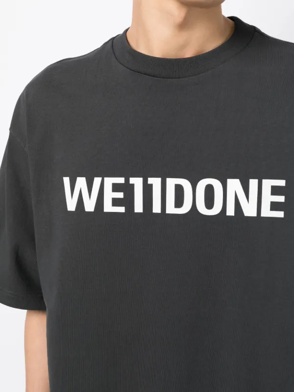 【関税込み】We11done グレー Spark ロゴ Tシャツ We11done logo-print Cotton T-shirt | Grey | FARFETCH
