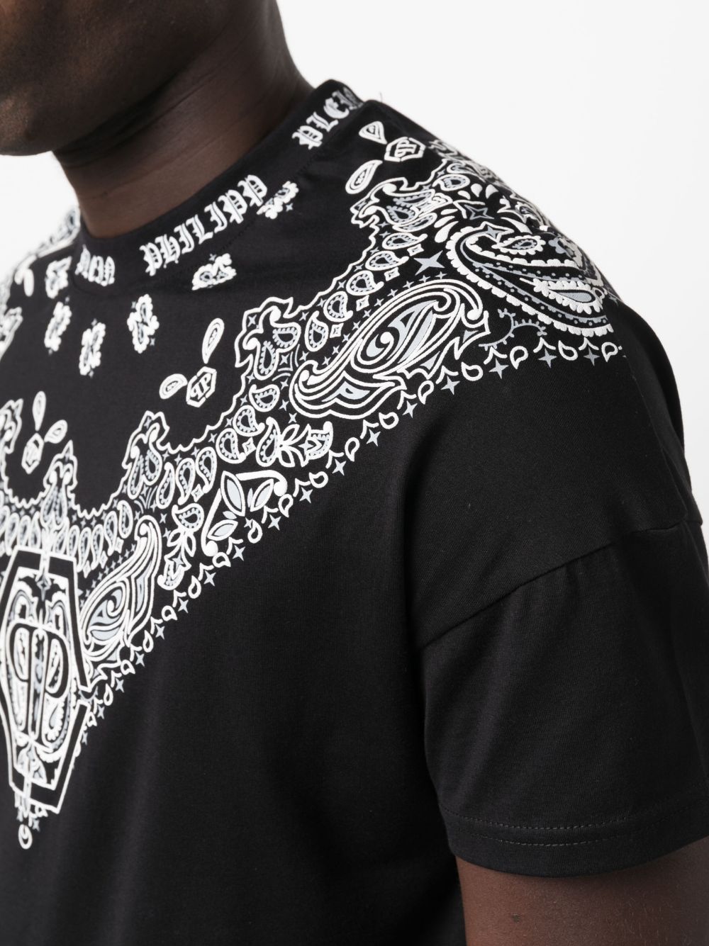 Shop Philipp Plein Ss Paisley-print Round-neck T-shirt In Black