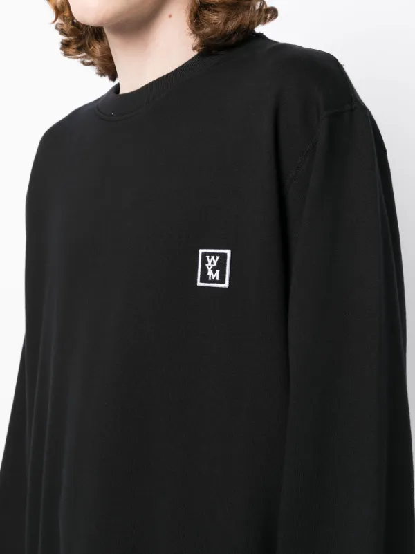 long sleeve black sweatshirt