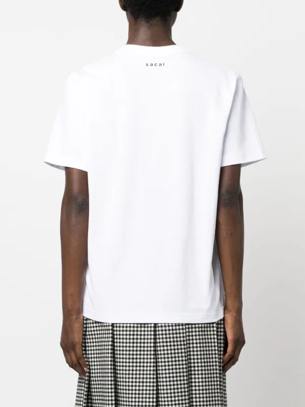 sacai■サカイ フロックスローガンTシャツ クルーネック 半袖 Sacai スローガン Tシャツ | ホワイト | FARFETCH JP