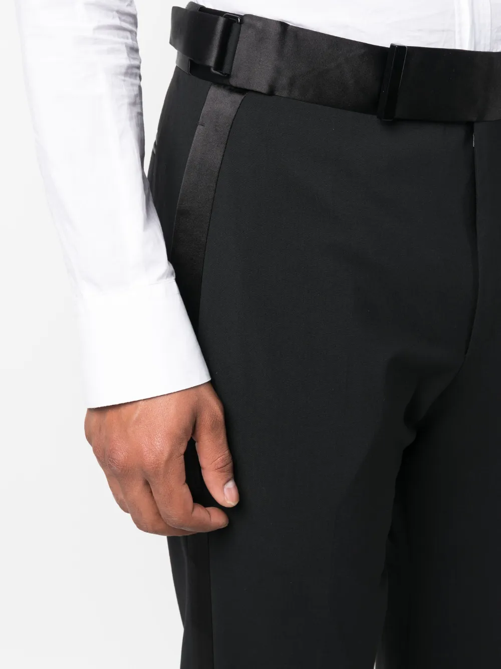 TOM FORD ピークドラペル シングルスーツ | ブラック | FARFETCH JP TOM FORD ピークドラペル シングルスーツ | ブラック | FARFETCH JP