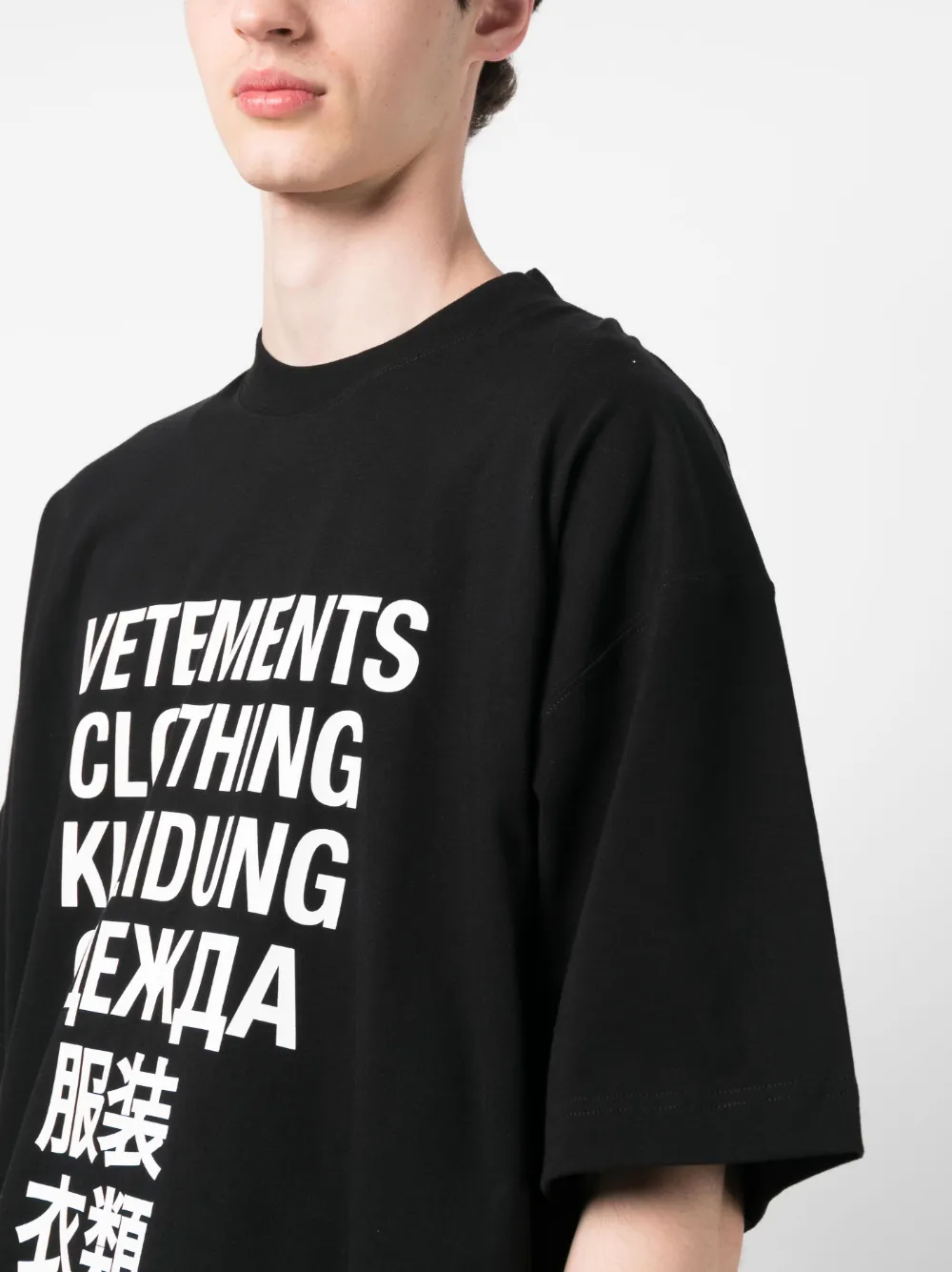 VETEMENTS Translation logo-print T-shirt - Farfetch