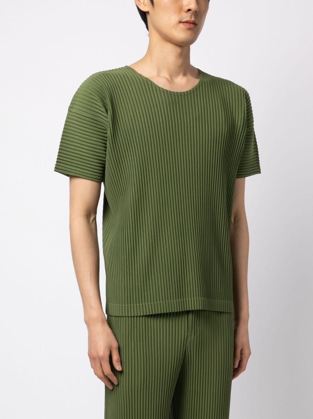 Shop Issey Miyake Short-sleeve Pleated T-shirt In Grün