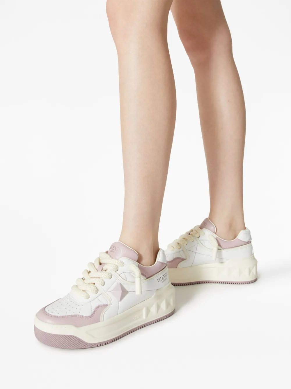 若者に人気のブランド Leather XL Stud One Garavani Valentino Sneakers White | トップス