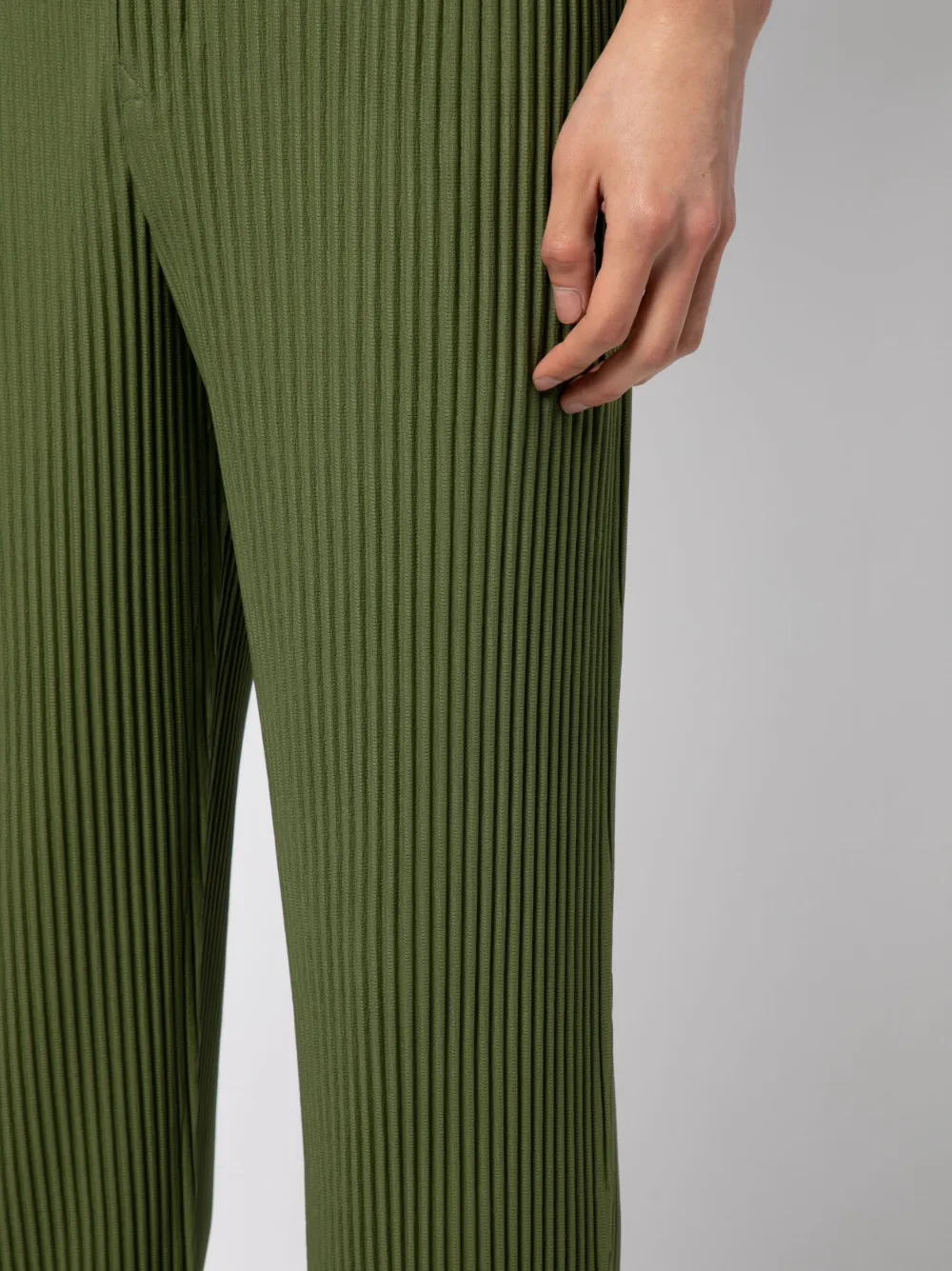 Issey Miyake Men black harem trousers with pleats on the waist and hems  V  A N II T A S