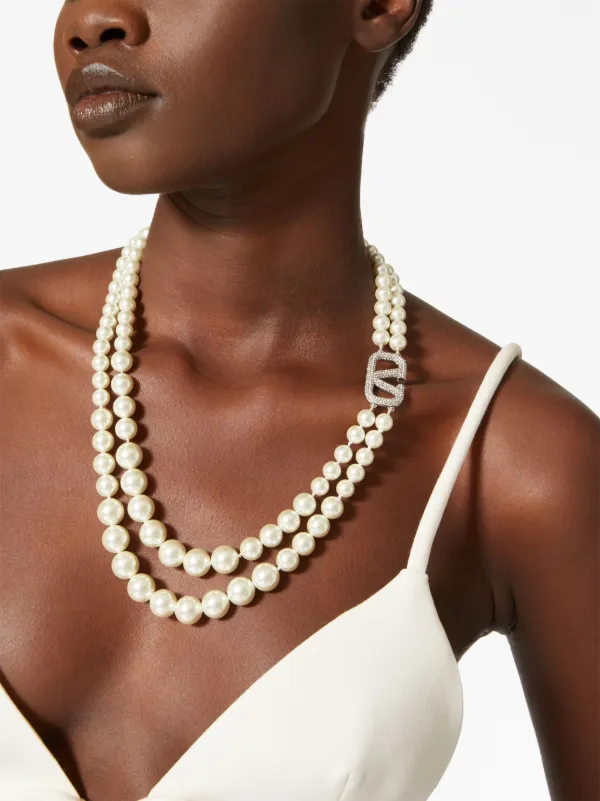 V store pearl necklace