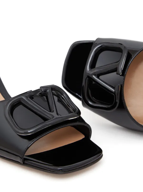 関税込★VIP価格【VALENTINO】Vロゴ シグネチャーサンダル Valentino Garavani Vロゴ シグネチャー サンダル | ブラック