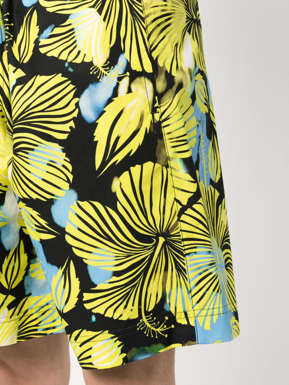 Msgm Floral-print Track Shorts In Schwarz