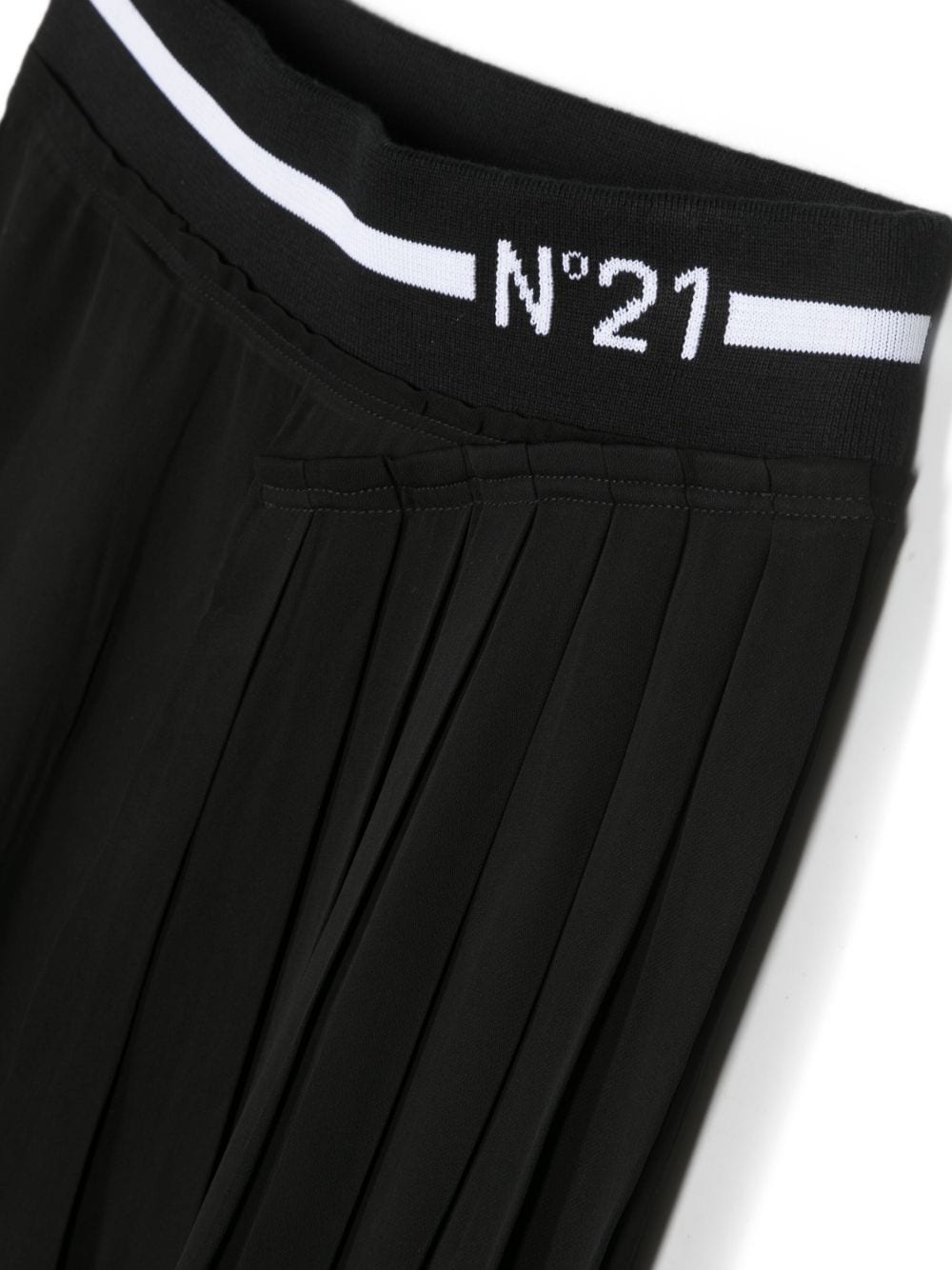 Shop N°21 Intarsia-logo Pleated Skirt In Black