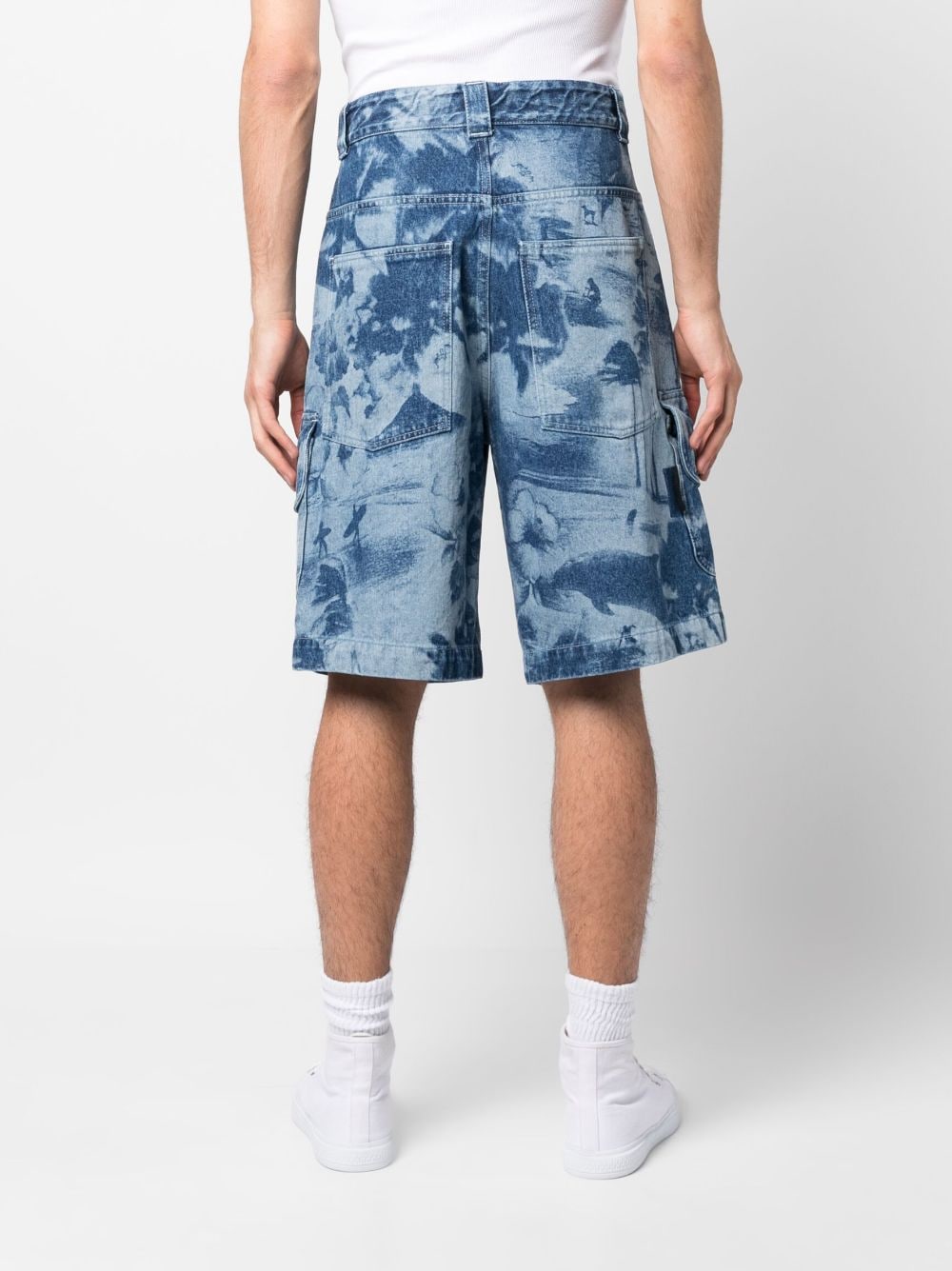 Shop Msgm Tie-dye Denim Cargo Shorts In Blau