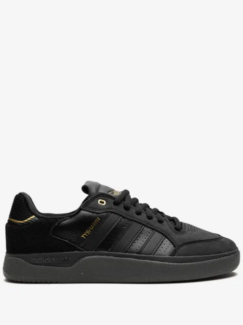adidas Tyshawn Low Sneakers