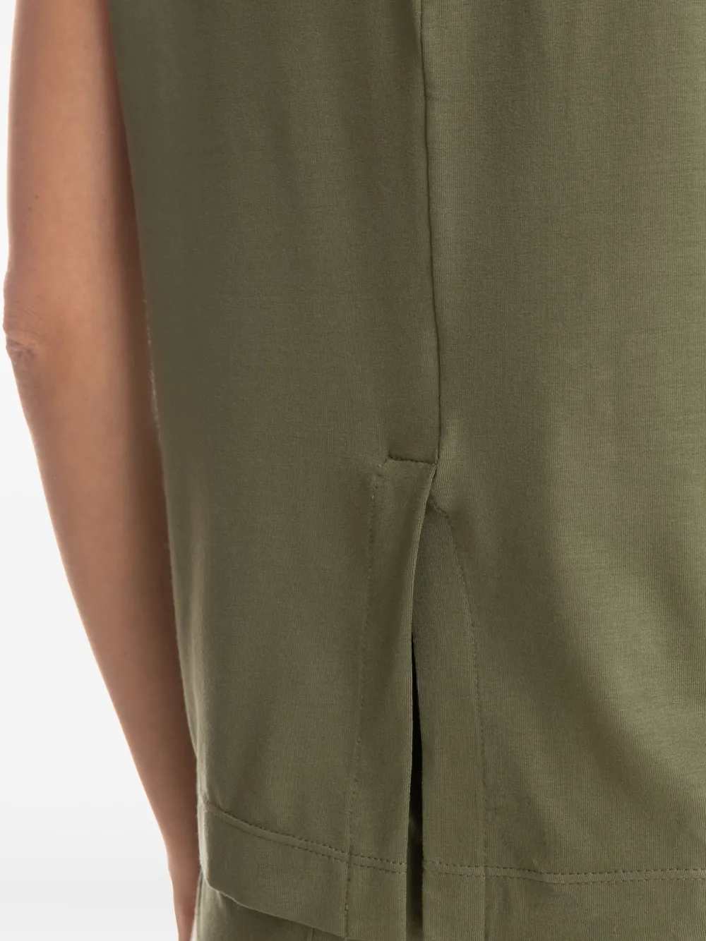 Lygia & Nanny T-shirt met opgerolde mouwen en split Groen