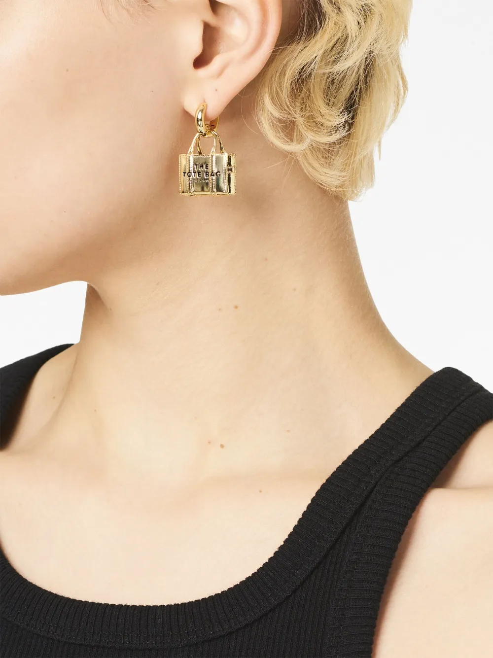 Shop Marc Jacobs The Tote Bag Earrings In 金色