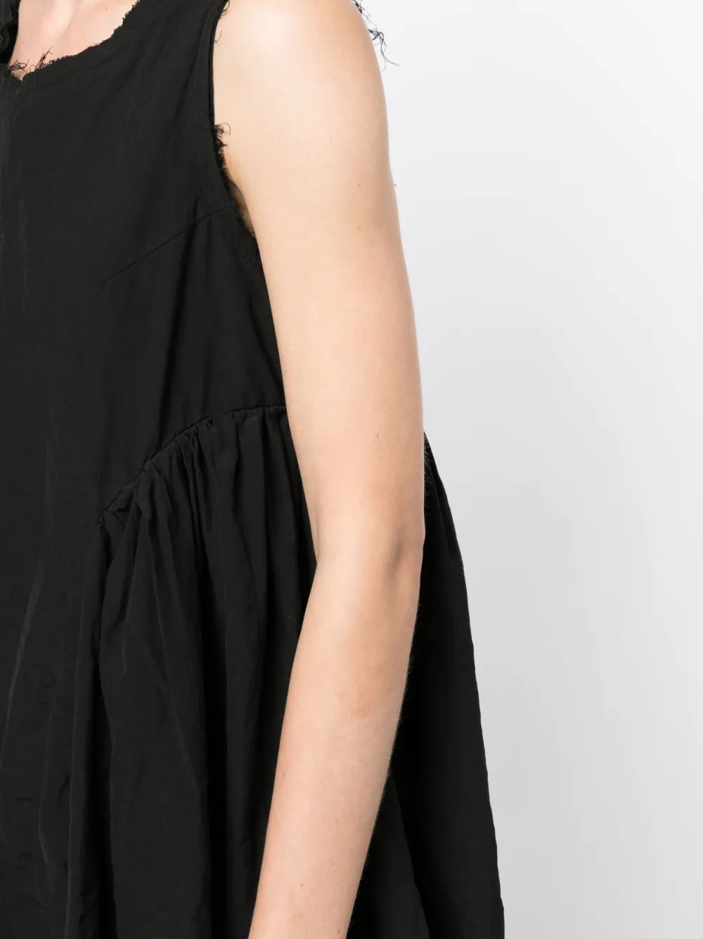 Comme Des Garçons Ruffle-detailing Sleeveless Top In Schwarz