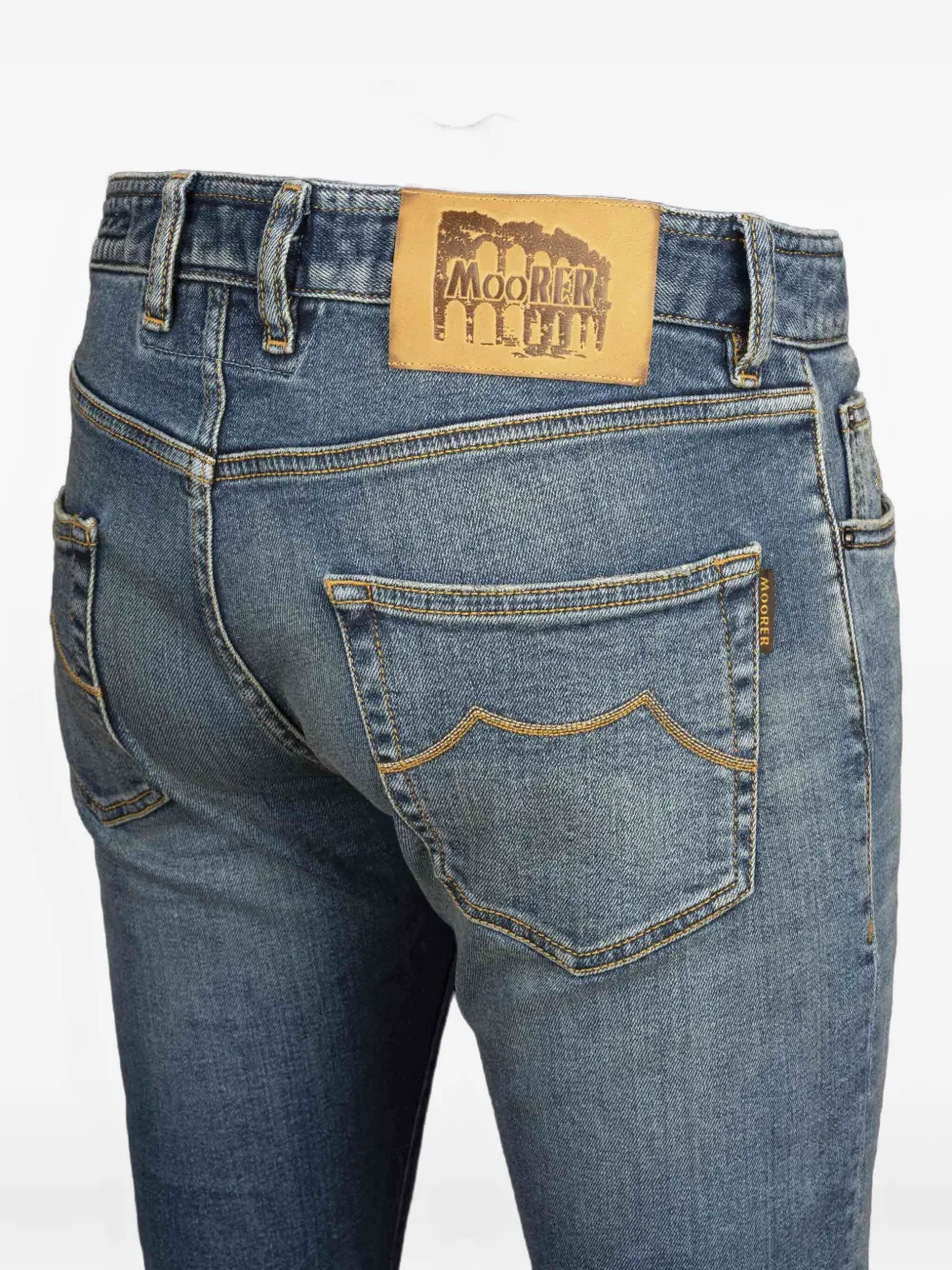 Moorer Logo-patch Cuffed Jeans In Blue