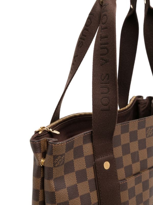 Louis Vuitton Beaubourg Tote- What's In My Bag 