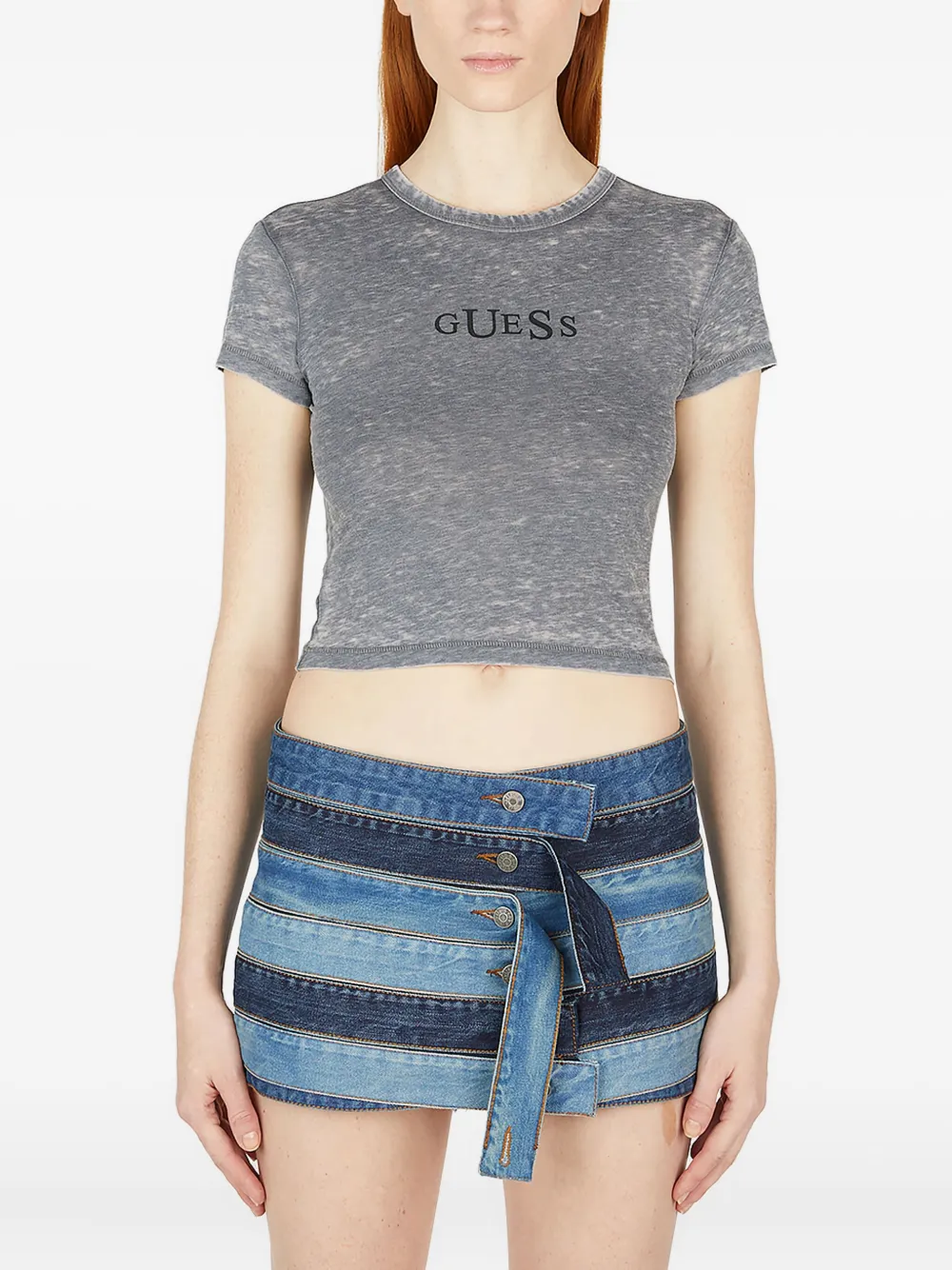 GUESS USA ロゴ Tシャツ - グレー GUESS USA ロゴ Tシャツ - グレー