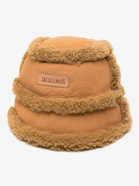 Jacquemus logo-patch shearling bucket hat