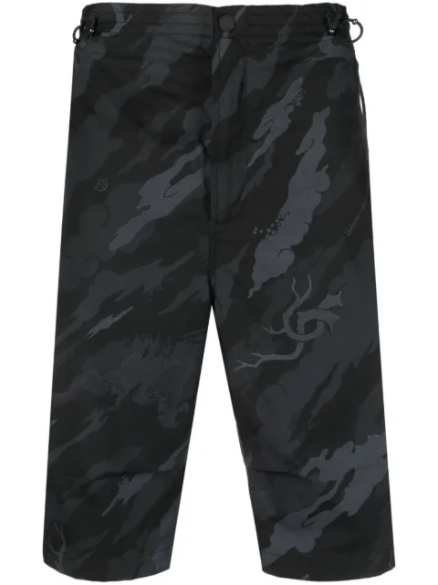 Maharishi shorts con estampado militar