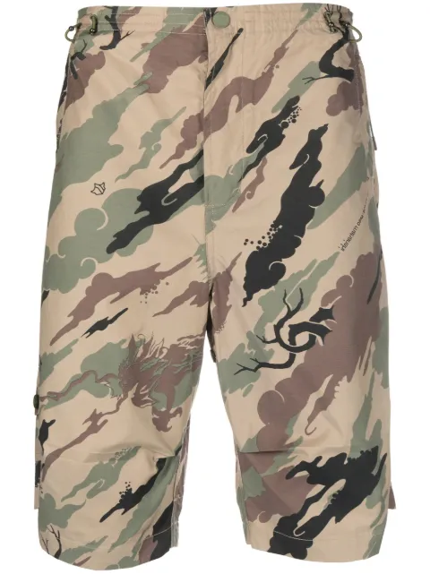 Maharishi shorts con estampado militar