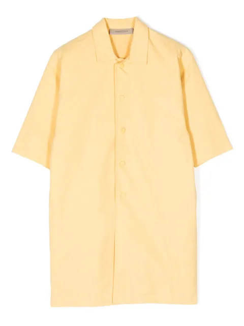 FEAR OF GOD ESSENTIALS KIDS sobrecamisa con logo en relieve y botones