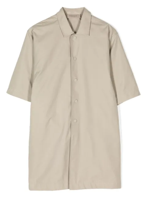 FEAR OF GOD ESSENTIALS KIDS جاكيت قميص بأزرار ونقش شعار الماركة