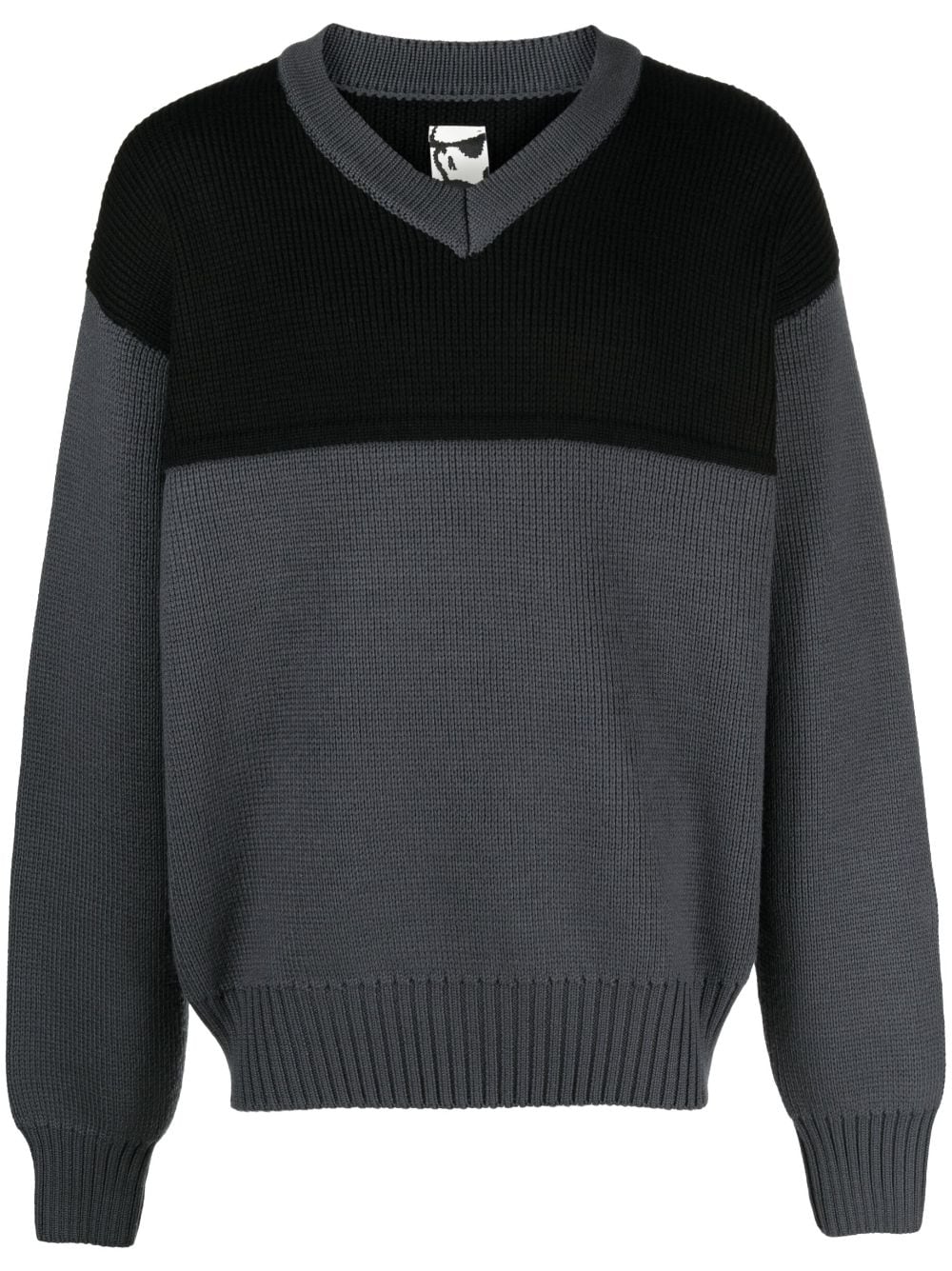 GR10K Maglione con scollo a V - Grigio