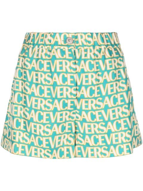 Versace shorts de seda con logo estampado
