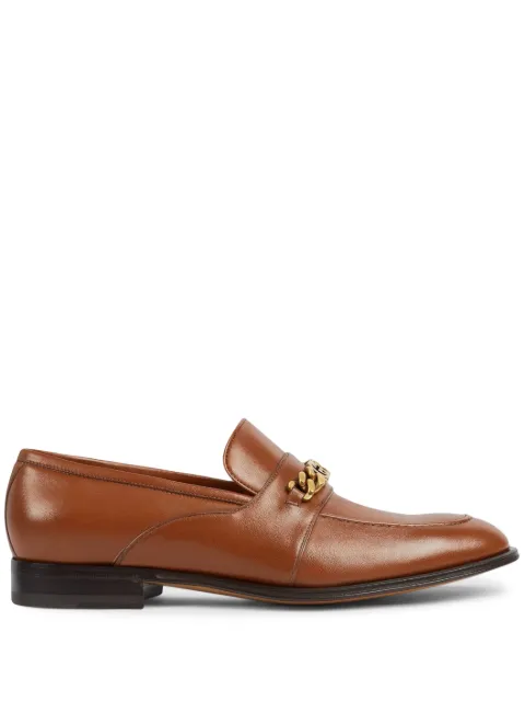 Gucci Loafer mit Logo-Kette