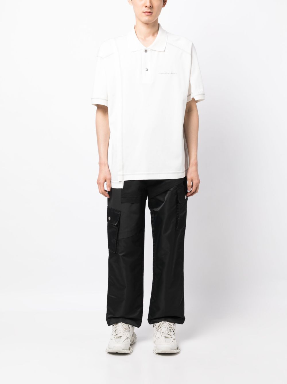 Feng Chen Wang logo-print asymmetric polo shirt - Wit