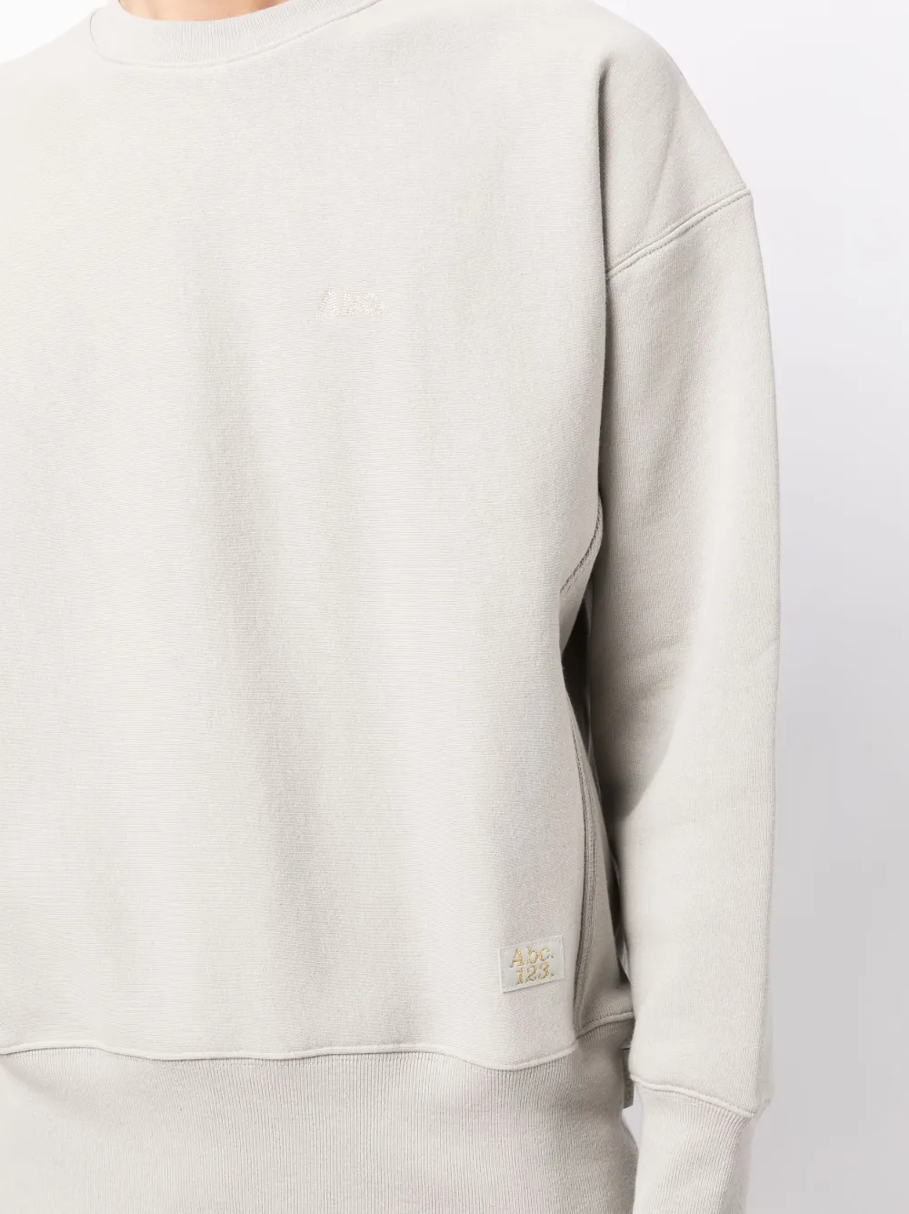 Advisory Board Crystals Sweater met geborduurd logo Grijs