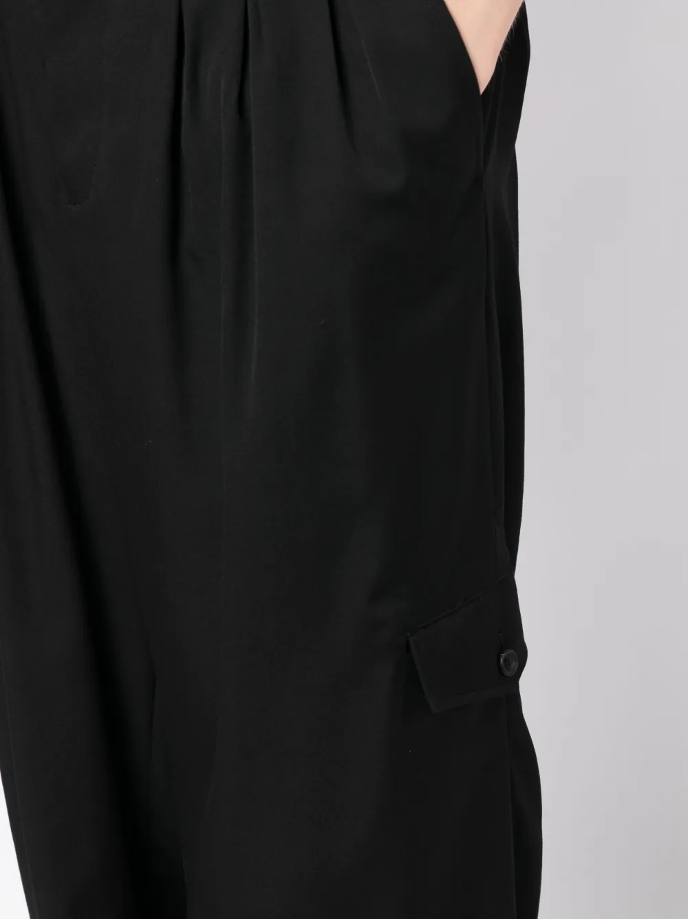 Shop Yohji Yamamoto Loose-fit Pleat-detail Trousers In Black